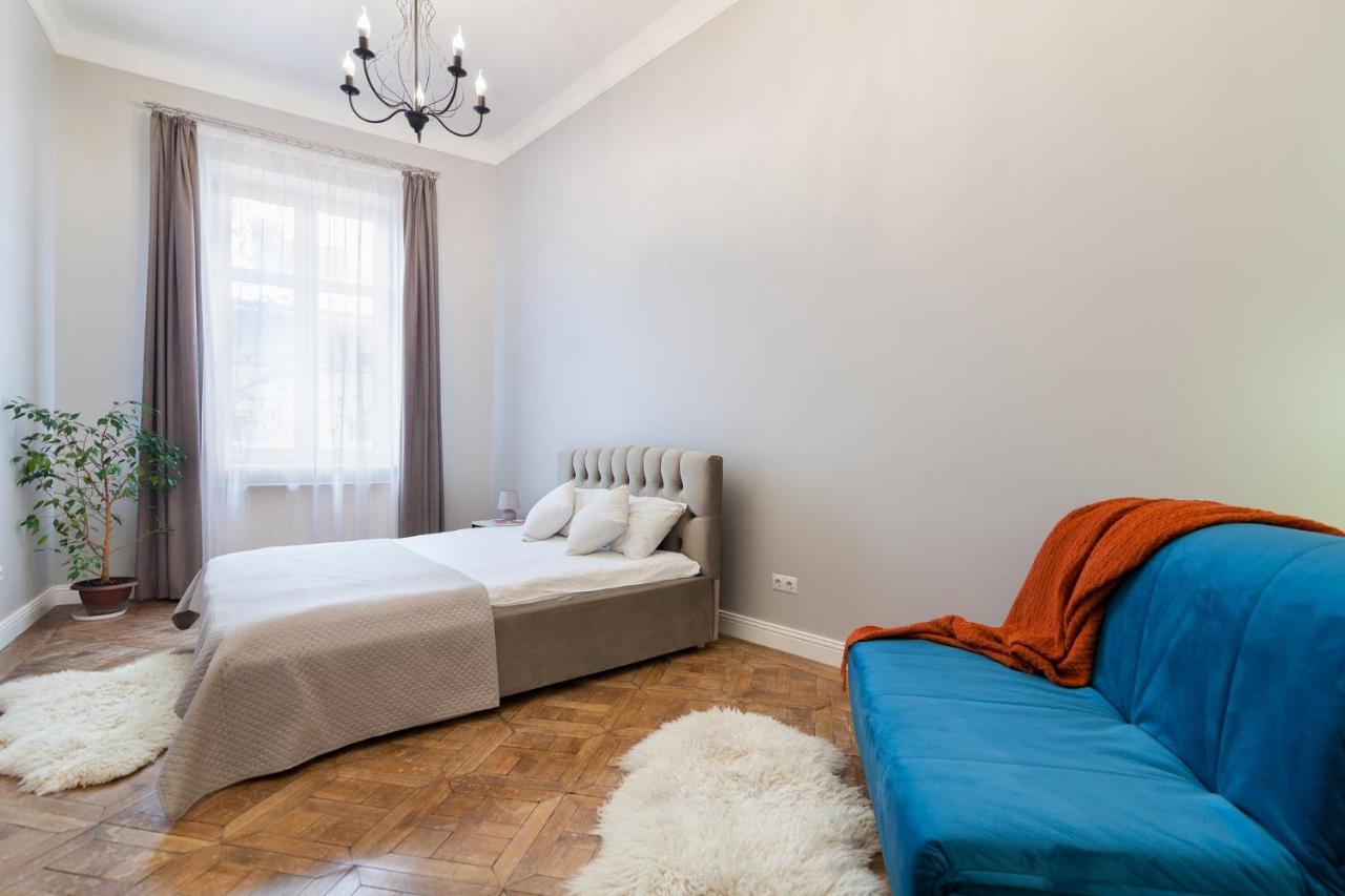 Chopin Apartment In The Center Of Lviv Extérieur photo