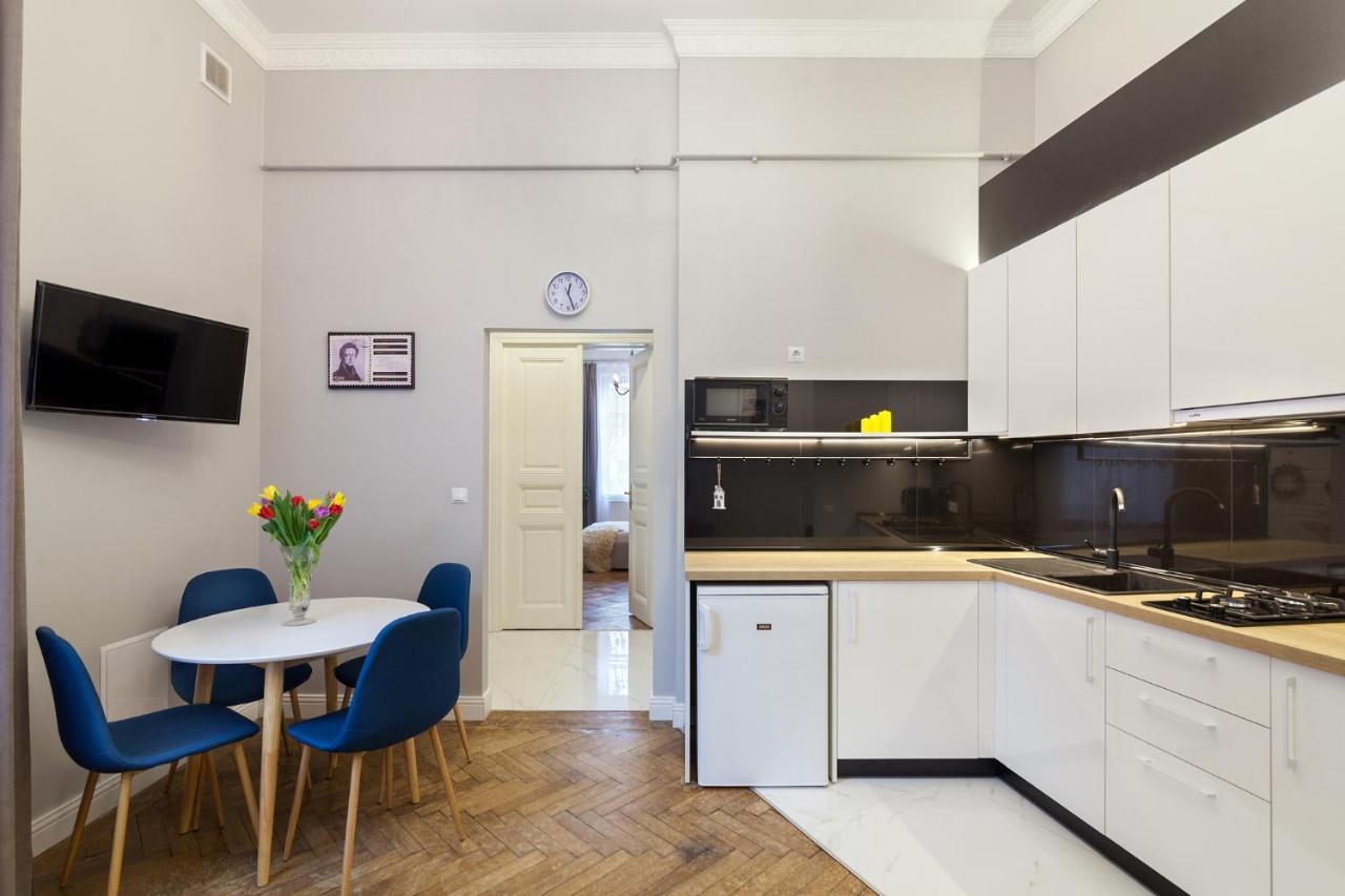 Chopin Apartment In The Center Of Lviv Extérieur photo
